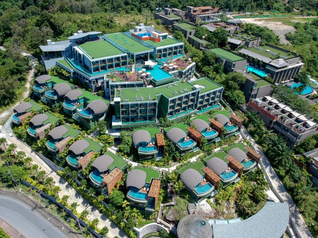 CREST RESORT & POOLVILLA